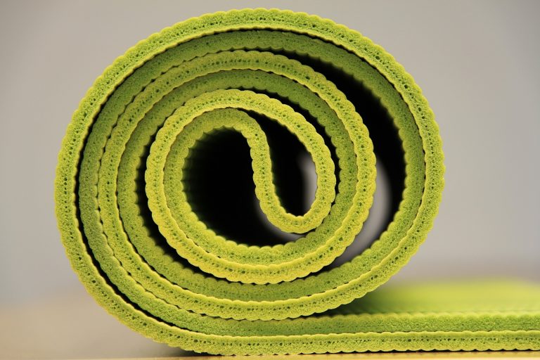 How to make your own diy yoga mat cleaner