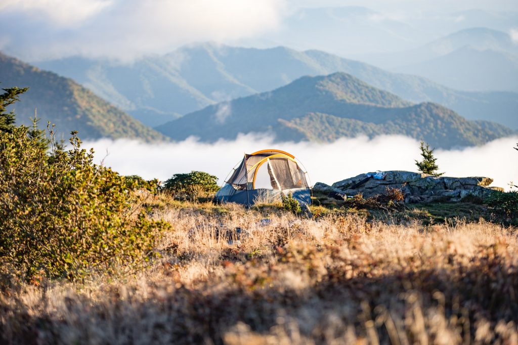how to set up a backpacking tent in the wilderness